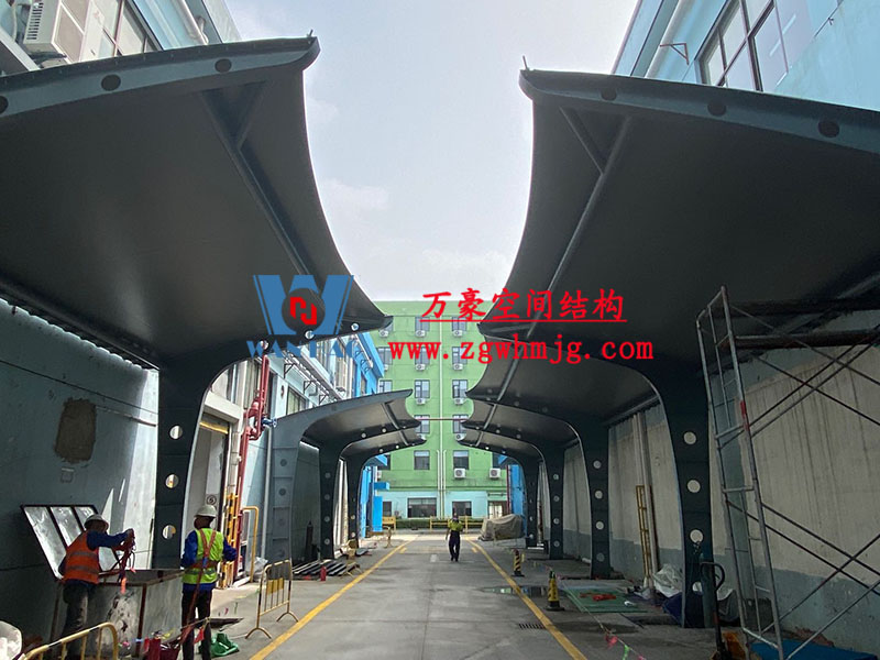 膜結(jié)構(gòu)車(chē)棚定做哪里好？膜結(jié)構(gòu)生產(chǎn)廠家哪家好？