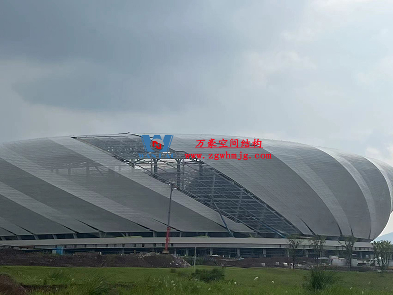兩江新區(qū)加快建設(shè)龍興足球場(chǎng)（標(biāo)準(zhǔn)不降、工期不延、確保年底建成）