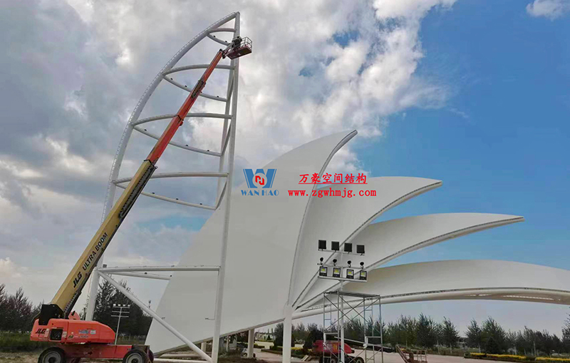 陜西定邊馬蓮灘沙漠公園鋼膜結(jié)構(gòu)工程“奮力快跑”，工程“進(jìn)度條”刷新了!