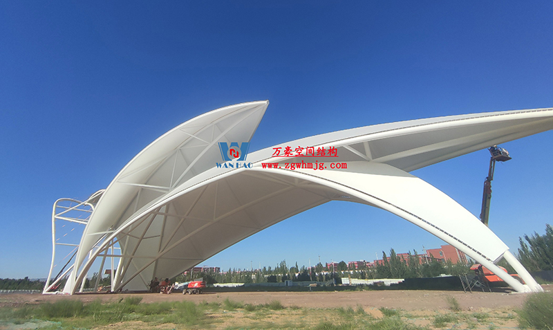 陜西定邊馬蓮灘沙漠公園鋼膜結(jié)構(gòu)工程“奮力快跑”，工程“進(jìn)度條”刷新了!