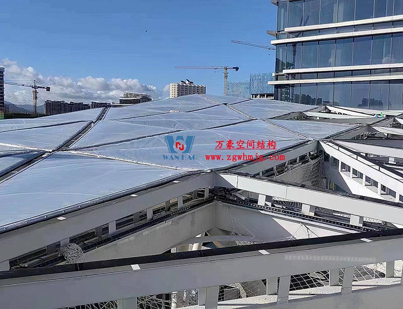 縱使烈日炎炎，腳步從未止歇！海南這個ETFE氣枕膜項目施工進度有最新消息