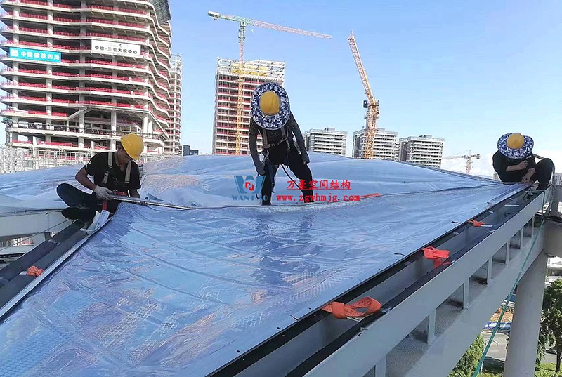 縱使烈日炎炎，腳步從未止歇！海南這個ETFE氣枕膜項目施工進度有最新消息