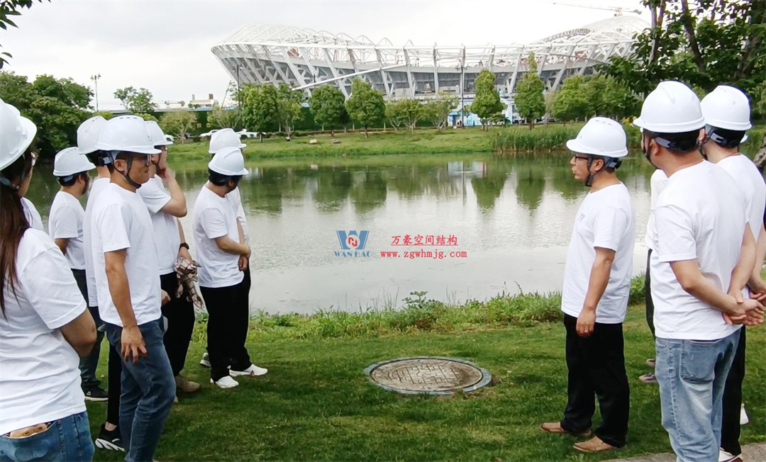 標(biāo)桿引領(lǐng)，智啟未來(lái)——萬(wàn)豪集團(tuán)營(yíng)銷、設(shè)計(jì)與技術(shù)骨干共赴無(wú)錫奧體中心，現(xiàn)場(chǎng)觀摩學(xué)習(xí)解鎖“創(chuàng)新密碼”