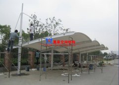 膜結構車棚布怎么施工安裝？膜結構車棚布安裝注意事項