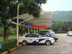 膜結(jié)構(gòu)停車(chē)棚造價(jià)多少合適？簡(jiǎn)易車(chē)棚膜結(jié)構(gòu)低價(jià)市場(chǎng)分析