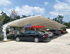為何膜結(jié)構(gòu)車棚越來越受歡迎？小轎車車棚為什么都選用膜結(jié)構(gòu)車棚？