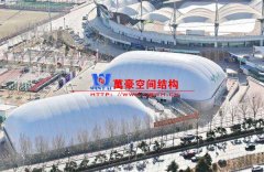 充氣膜結(jié)構(gòu)適用于冰雪館嗎？冰雪館采用充氣膜建造的原因是什么？