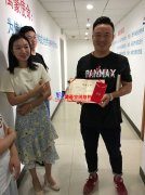 萬(wàn)豪晨會(huì)：給余姚財(cái)政局膜結(jié)構(gòu)車(chē)棚項(xiàng)目經(jīng)理頒獎(jiǎng)