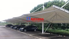 張拉膜車棚造價和哪些因素有關(guān)？降低張拉膜車棚造價的方法有哪些？