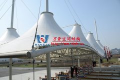 怎樣判斷膜結(jié)構(gòu)施工質(zhì)量的好壞？張拉膜結(jié)構(gòu)施工質(zhì)量判斷方法有哪些？