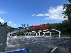寧波大學(xué)北大門停車場(chǎng)遮陽(yáng)棚改造提升工程進(jìn)入膜結(jié)構(gòu)安裝階段